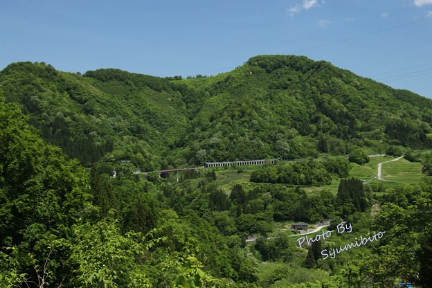 国道112号線 (田麦俣 七つ滝から望む)