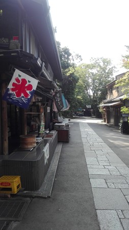 深大寺 7:30の境内 梅雨明け前