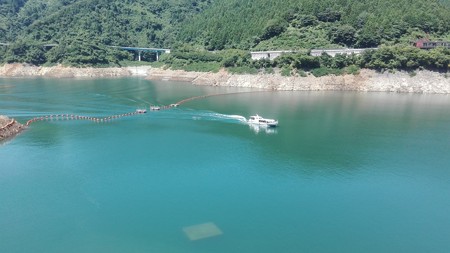 宮ケ瀬湖の観光船