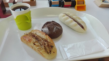 ベーカリー ミルク パンだよ。