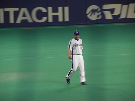 047 森野は、エラーも打率も両取りですな。