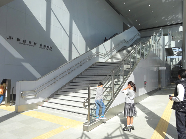 今日からリニューアルオープンした新・JR春日井駅 - 27:南口の階段
