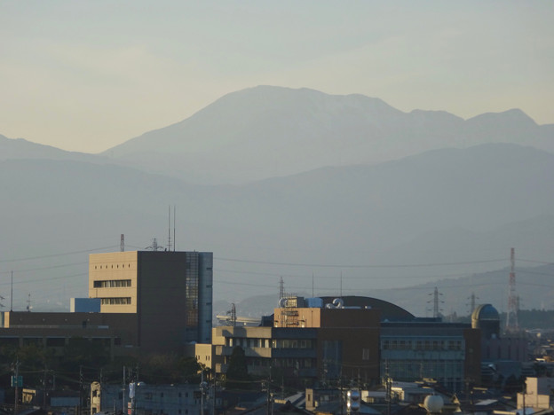 大垣城 - 44:最上階から見た景色(伊吹山)