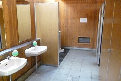 2014091111-026EntranceToilet
