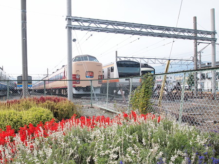 花畑と富士急の車庫