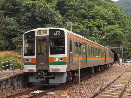 213系普通 飯田線大嵐駅