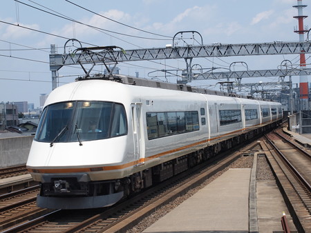 近鉄21000系名伊甲特急 近鉄名古屋線八田駅02