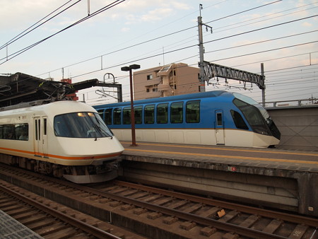 近鉄の2大ヒーロー 近鉄名古屋線八田駅