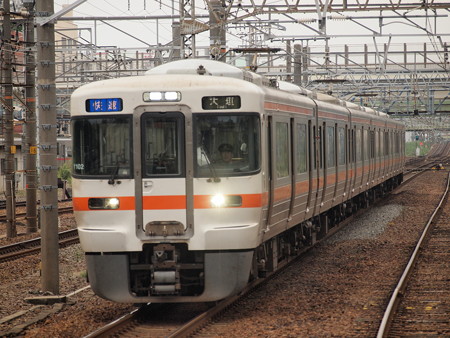 313系快速 東海道本線神宮前駅