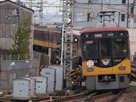 京阪8000系快速特急楽洛 京阪本線八幡市駅
