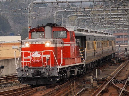 DD51 サロンカーなにわ 山陰本線福知山駅05