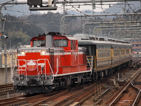 DD51 サロンカーなにわ 山陰本線福知山駅09
