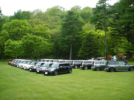 ０３.芝生に整列