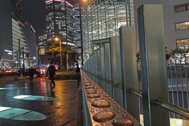 Photos: 雨上がりの駅前