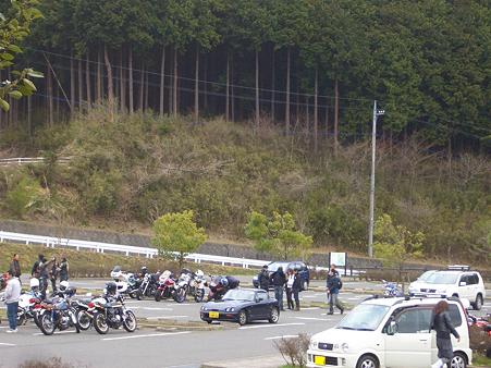 バイク軍団の中でポツーン