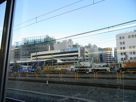 E231系湘南新宿ライングリーン車1Fの車窓26