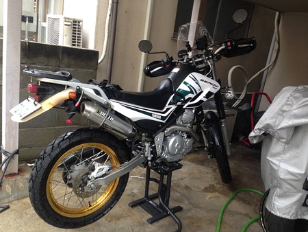 ちょっと前にオフロードバイク用ジャッキ購入