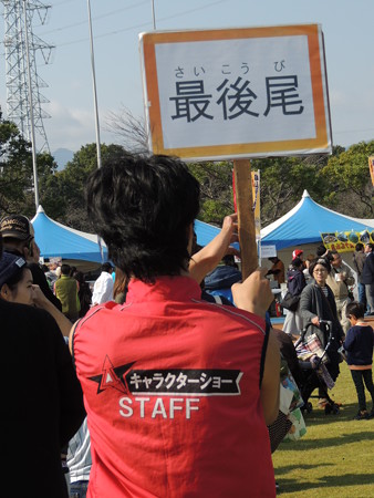 握手会の列。