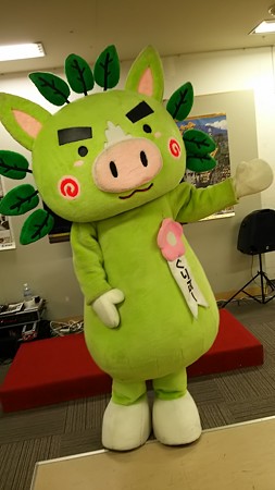 ダンスを披露してました。