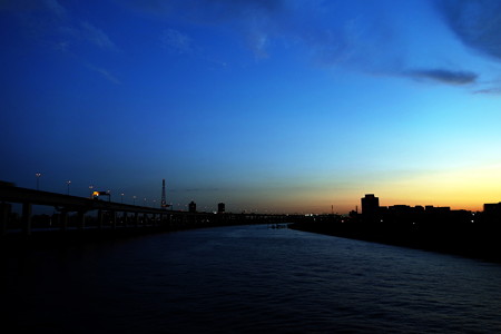 夜明けの中川