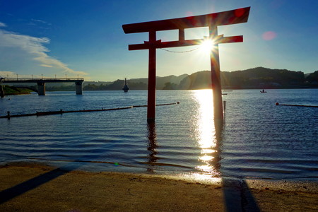 高滝湖の大鳥居
