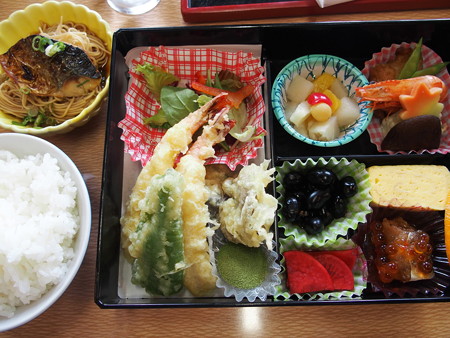 観音里ツアー 昼食P9250108