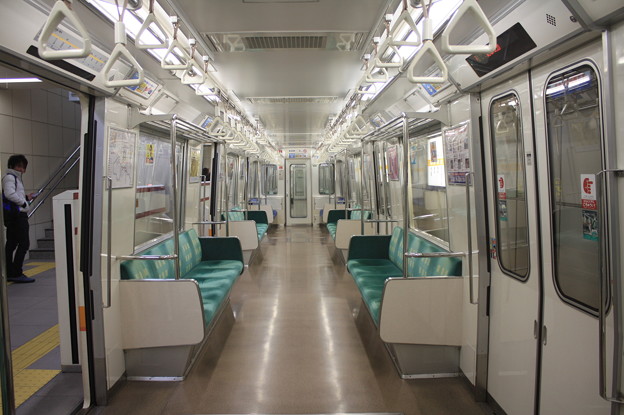 大阪市営地下鉄今里筋線　80系の車内