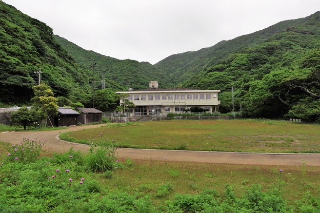 IMGP7934　平成10年に閉校となった江上小学校