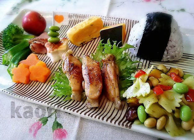 手羽中の香草焼きランチプレート