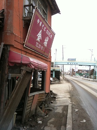 女川街道　石巻湊小学校前