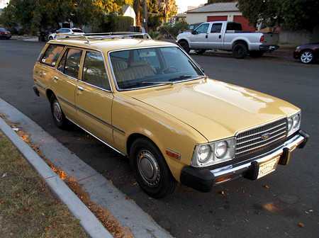 77-Toyota-Corona-Wagon-fr