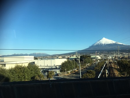 同じ富士山でもマリうみ家から見る富士山とは輪郭や雪の積もり具合とか違うんだよね~