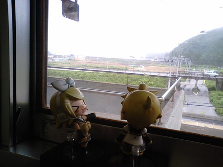 田老駅に停車。 リン:「全国のタロウきゅんのふるさとー♪」 レン:...