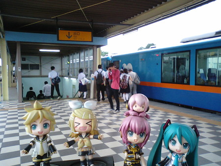 本八戸駅に到達しました(≧▽≦)ゞ リン:「やっと八戸に着いたぁー♪...