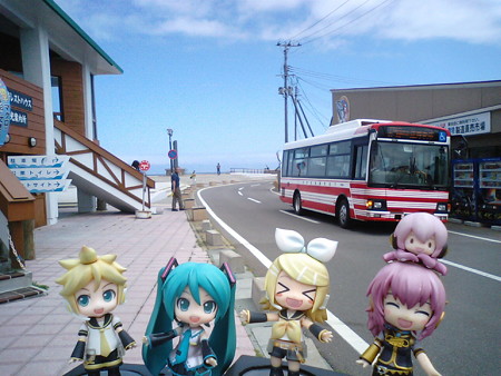 大間崎に到着!! ミク:「長旅お疲れ様でした!!」 リン:「来たぞ...