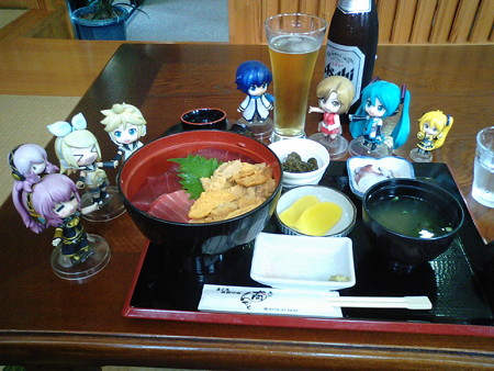 前回はマグロ三色丼だったので、今回はマグロ・ウニ丼!! ルカ:「...