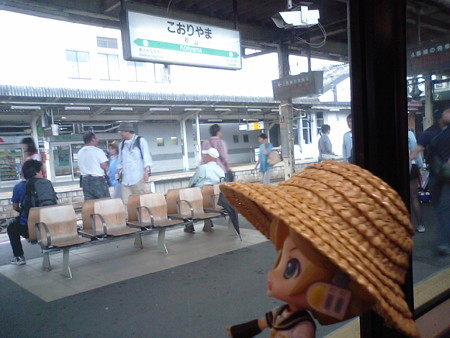 郡山駅到着、福島行きは、乗ってる電車がそのままスルー運用です。 は...