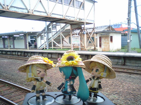 白糠駅に停車。交換待ち10分。 リン:「ほーーっほっほっほっ♪ ...