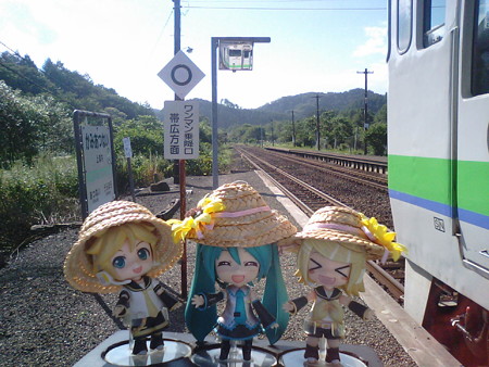 上厚内駅に停車、特急交換待ち4分。