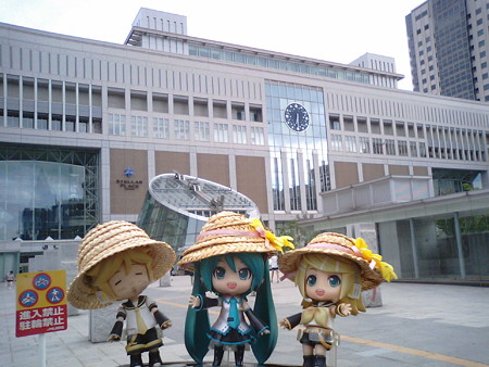 ミク:「札幌駅なうー!!」 リン:「マスター、眠たそうね。今日はこ...