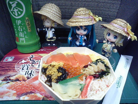 朝食駅弁、今回は「海鮮えぞ賞味」をいただきます\(゜∀゜)/