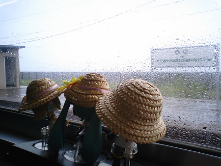 府屋駅に停車。新潟県に入りました。
