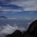 雲に浮かぶ夏富士