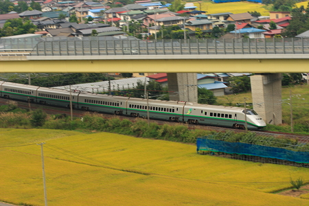 見はらしの丘より　山形新幹線
