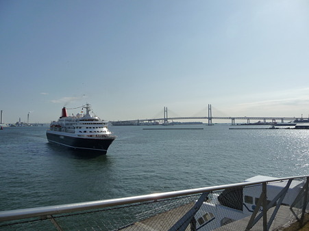 100322-大<br />桟橋 客船2隻 (95)