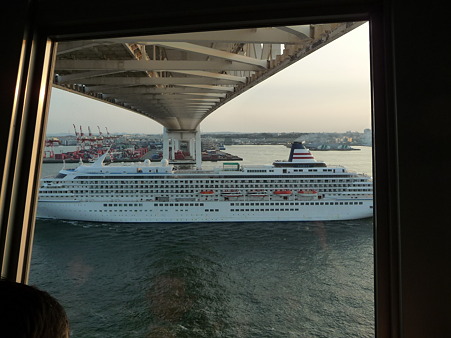 100322-スカイウォーク・飛鳥II出港 (65)