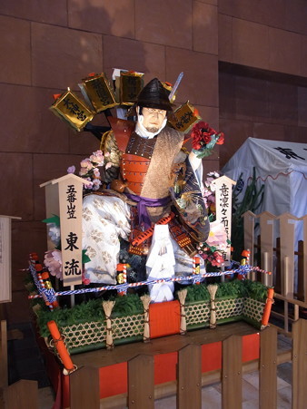 03 博多祇園山笠 舁き山 呉服町駅 2012年 意凛々而傾剛直(いはりんりんとしてごうちょくにかぶく)写真画像2