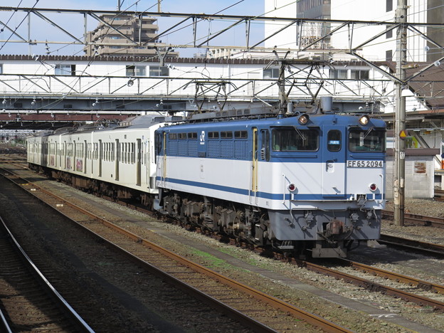貨物列車でも撮りに行こうか、西武鉄道でも撮りに行こうかと考えてい...