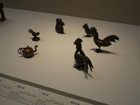 鳥を象った「水滴」