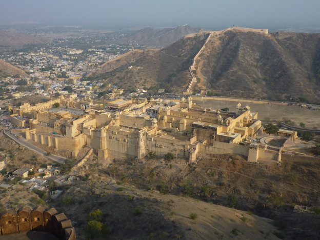 ｼﾞｬｲｶﾞﾙ要塞からｱﾝﾍﾞｰﾙ城を Panoramic view of Amer Palace